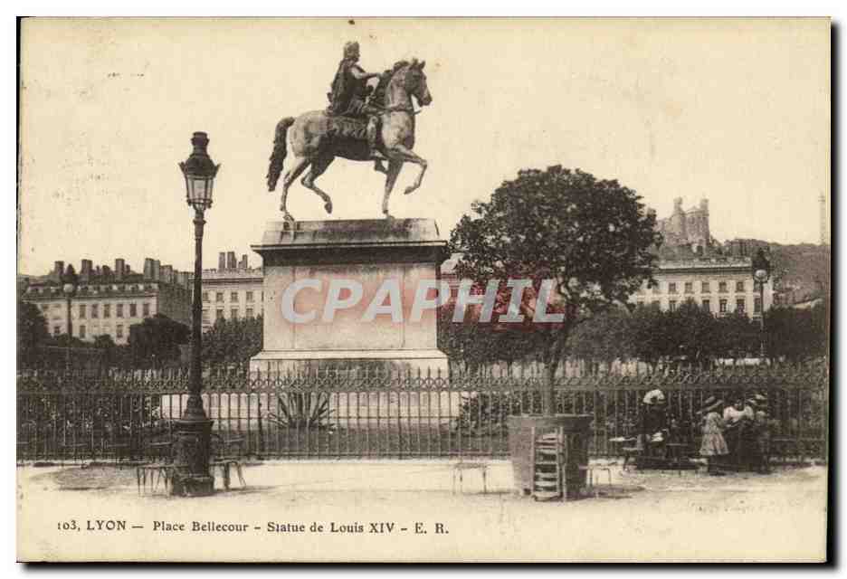 CPA Lyon Place Bellecour Statue de Louis XlV