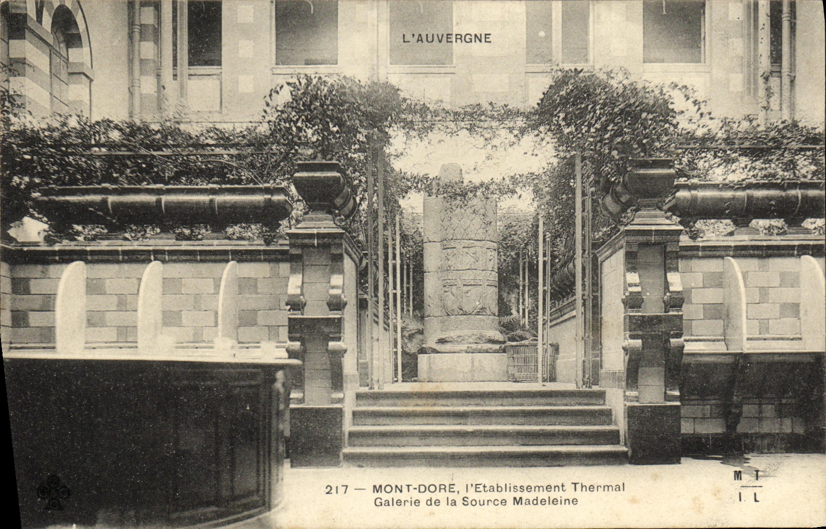CPA Mont Dore l Etablissement Thermal Galerie de la Source Madeleine