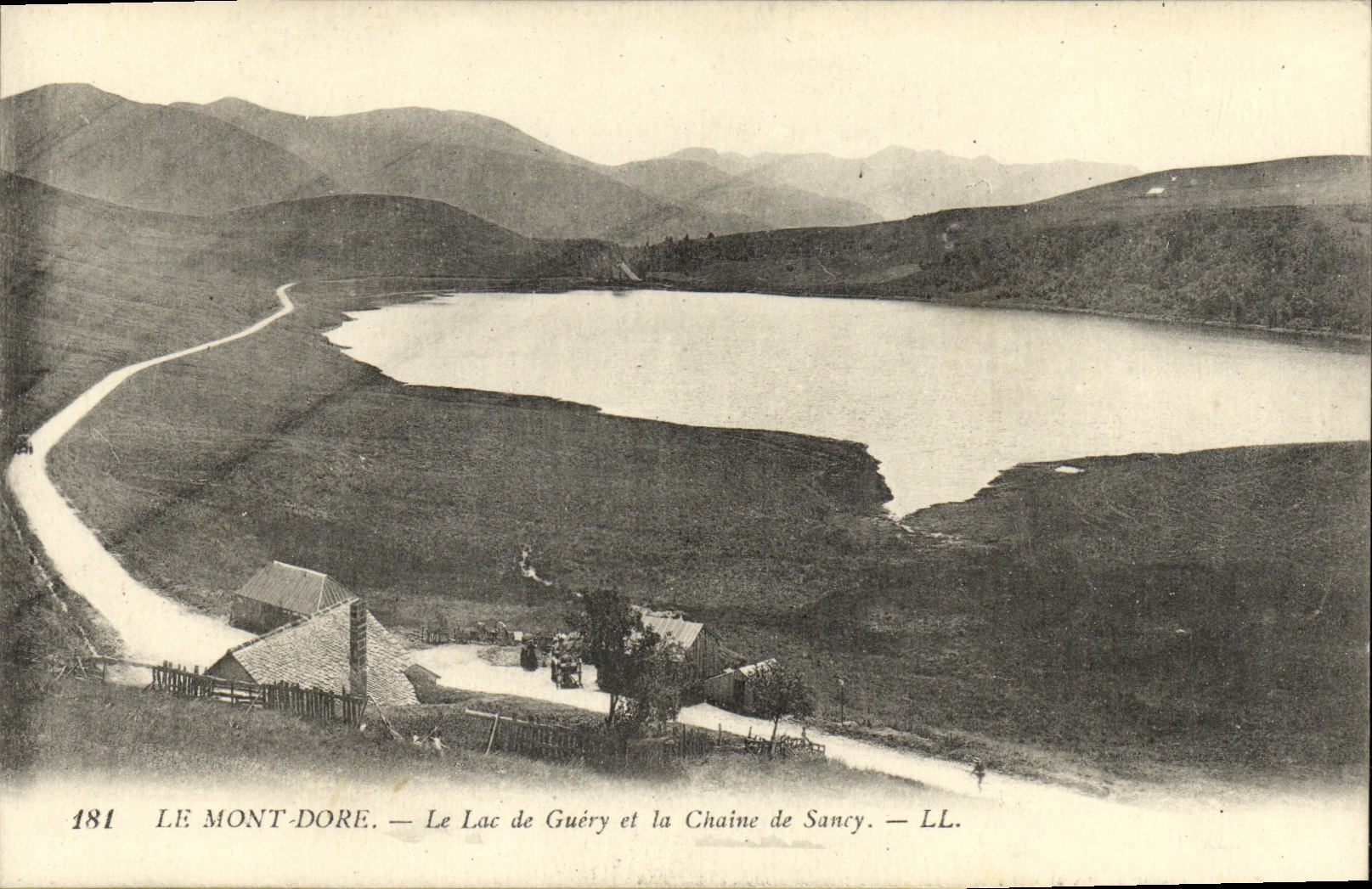 CPA Le Mont Dore Le Lac de Guery et la Chaine de Sancy