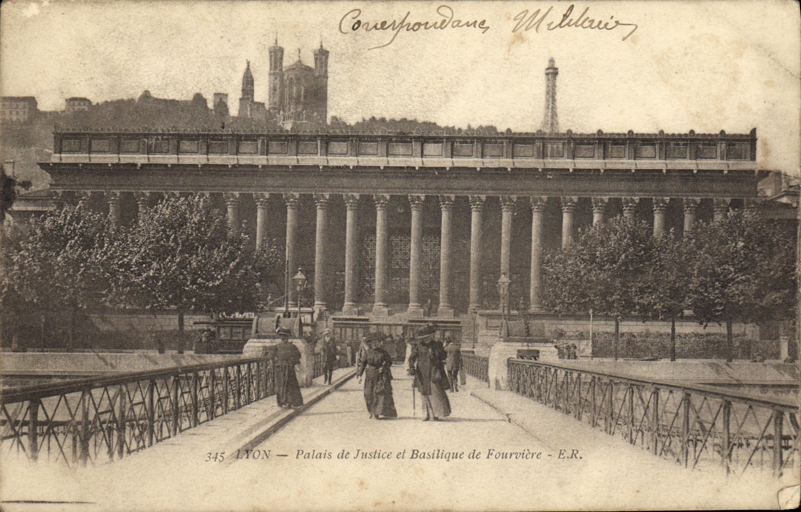 CPA Lyon Palais de Justice et Basilique de Fourviere