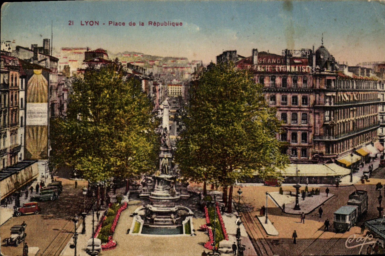 CPA Lyon Place de la Republique Tramway