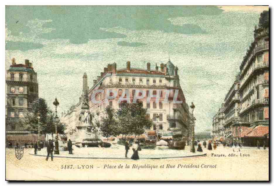 LYON — Place de la République et Rue Président Carnot — S. Farges, édit. Lyon