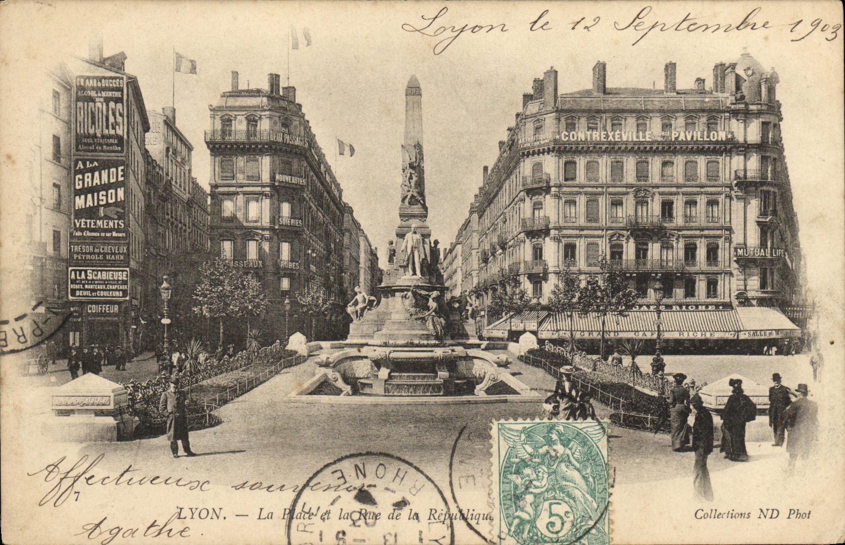 CPA Lyon La Place et la Rue de la Republique