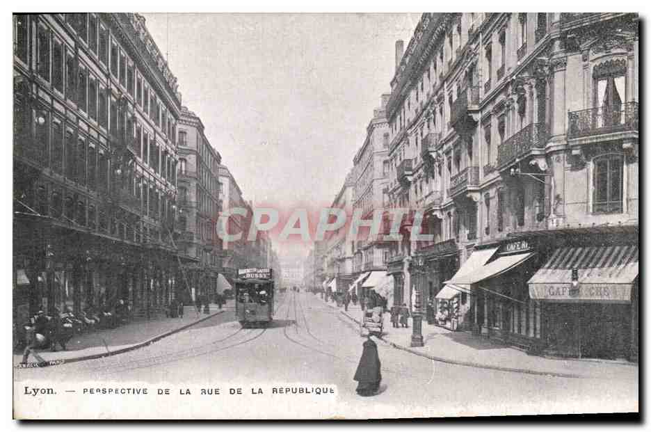 CPA Lyon Perspective de la rue de la Republique Tramway