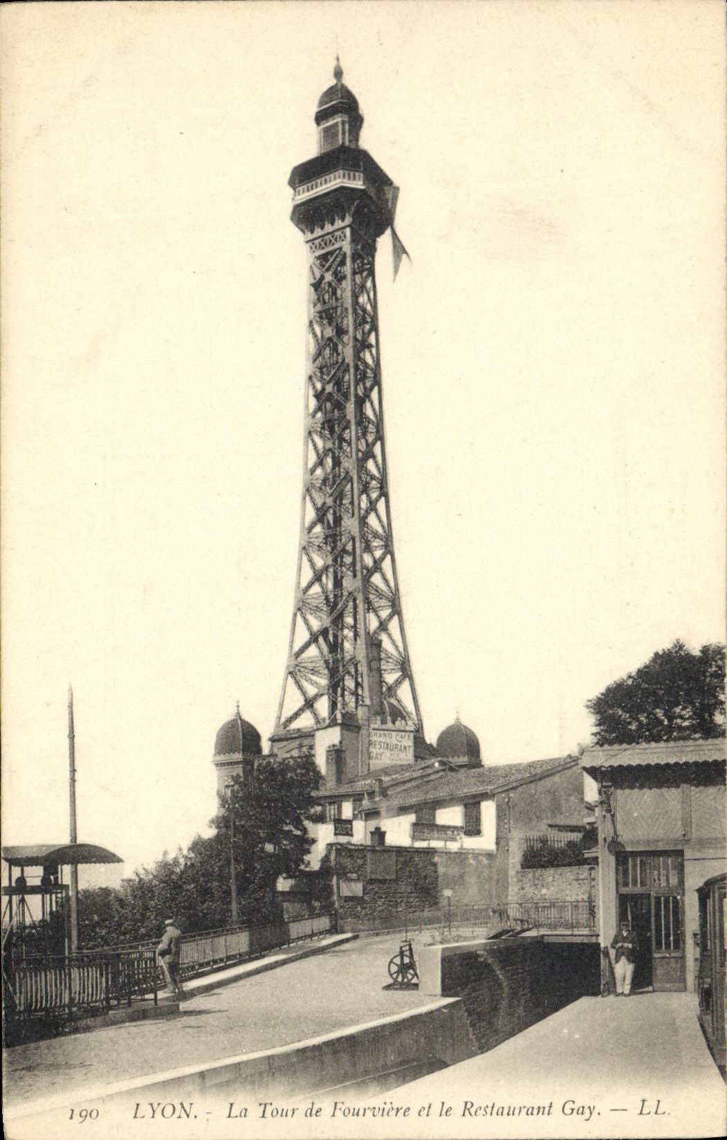 LYON. — La Tour de Fourvière et le Restaurant Gay. — LL.