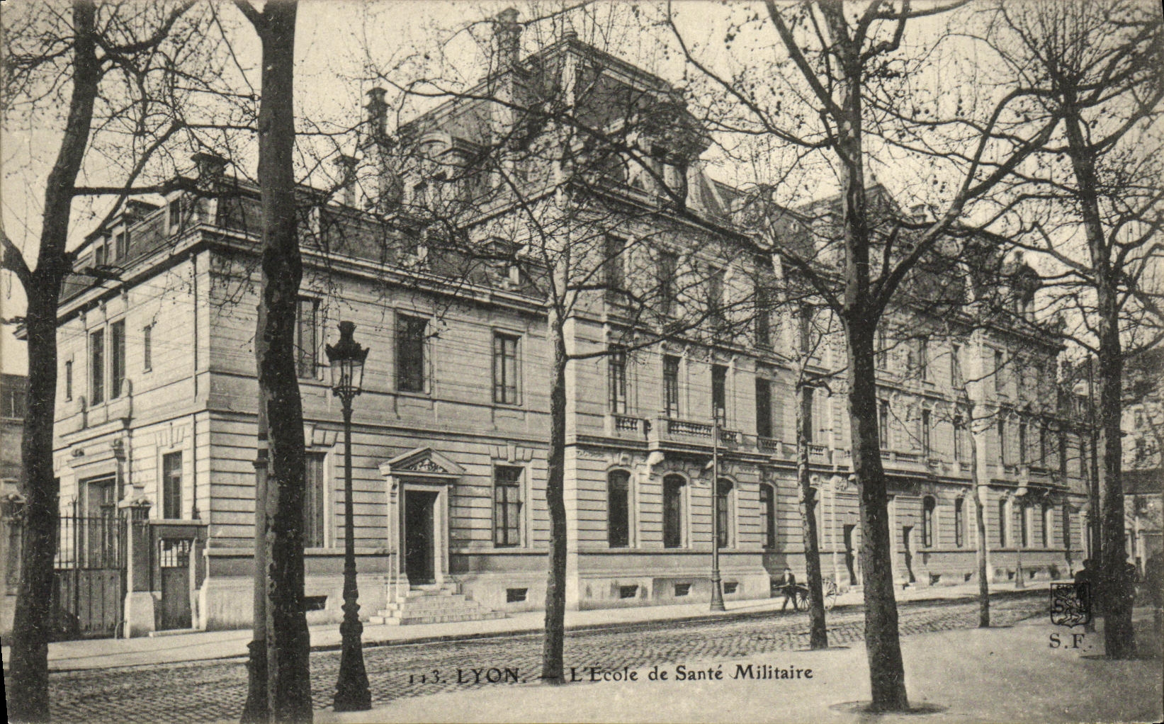 L'École de Santé Militaire — Lyon — S.F. n° 113