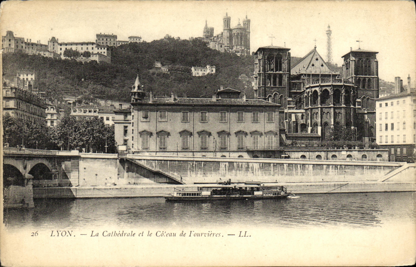 LYON — La Cathédrale et le Côteau de Fourvières — LL.