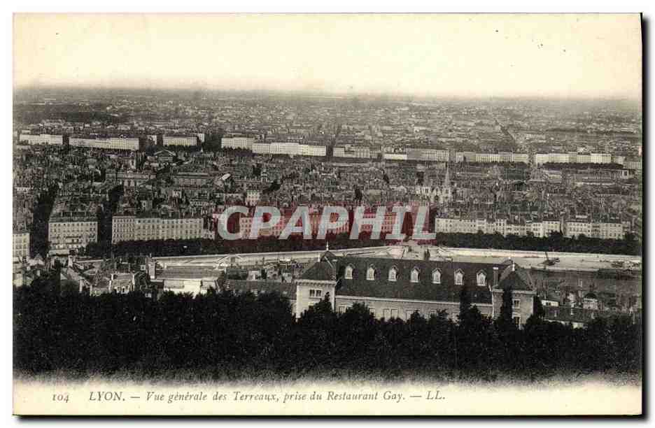 CPA Lyon Vue generale des Terreaux prise du Restaurant Gay