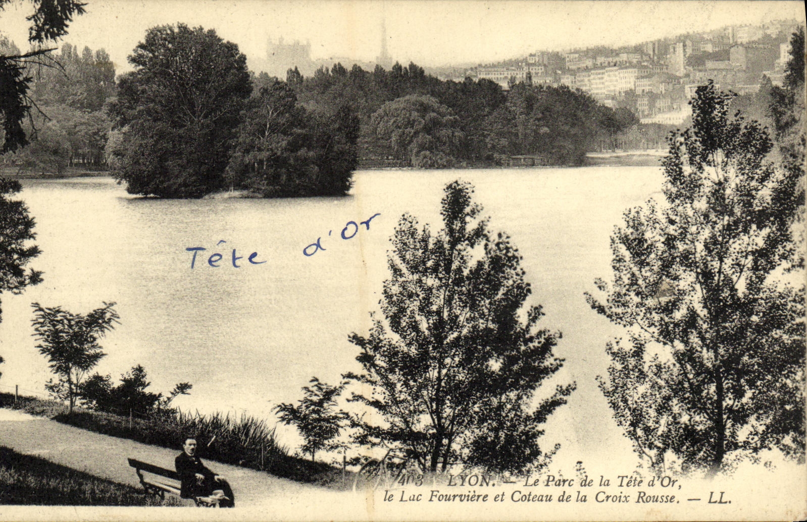 CPA Lyon Le parc de la Tete d Or Le lac Fourviere et coteau de la Croix Rousse