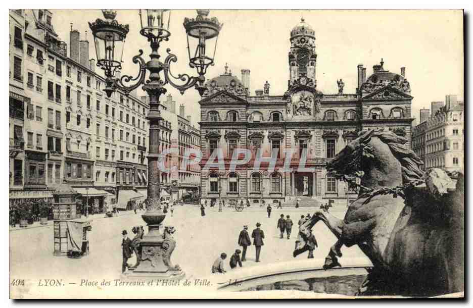 LYON — Place des Terreaux et l'Hôtel de Ville — Graphil, n° 404