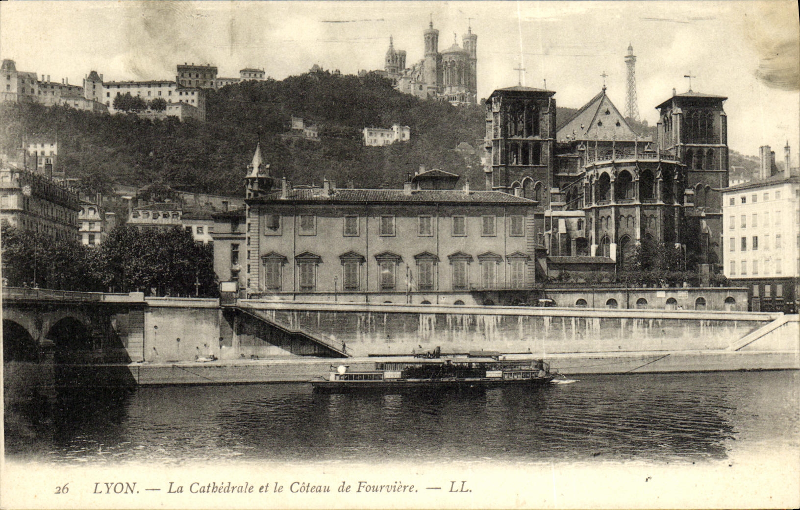 CPA Lyon La Cathedrale et le Coteau de Fourviere