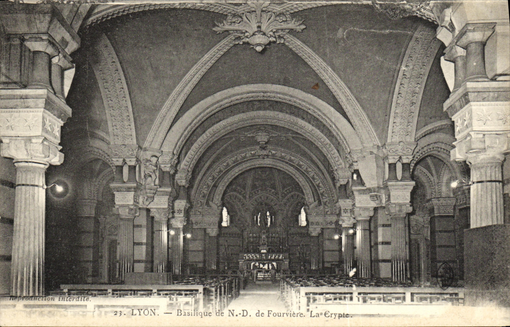 LYON — Basilique de N.-D. de Fourvière. La Crypte.