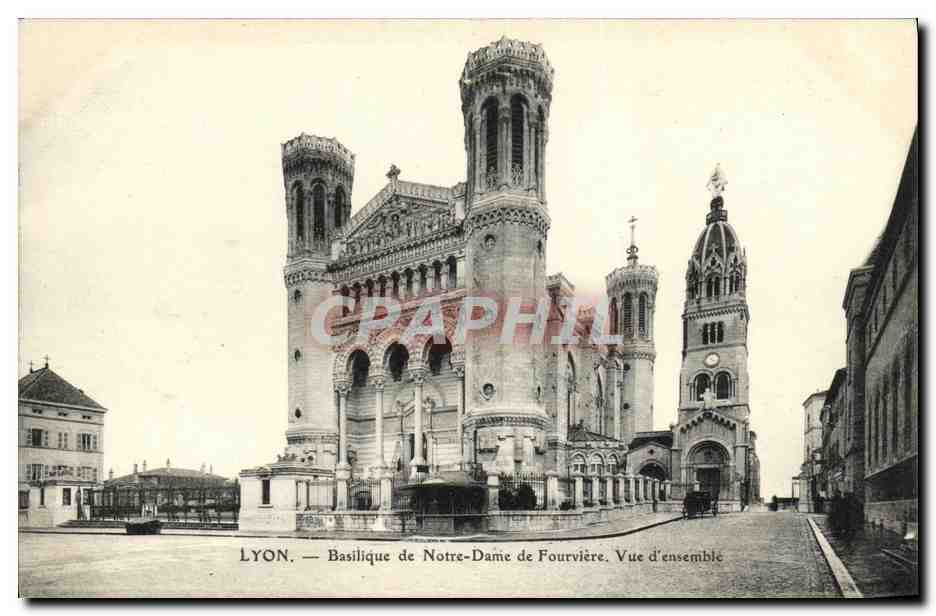 CPA Lyon Basilique de Notre Dame de Fourviere Vue d ensemble