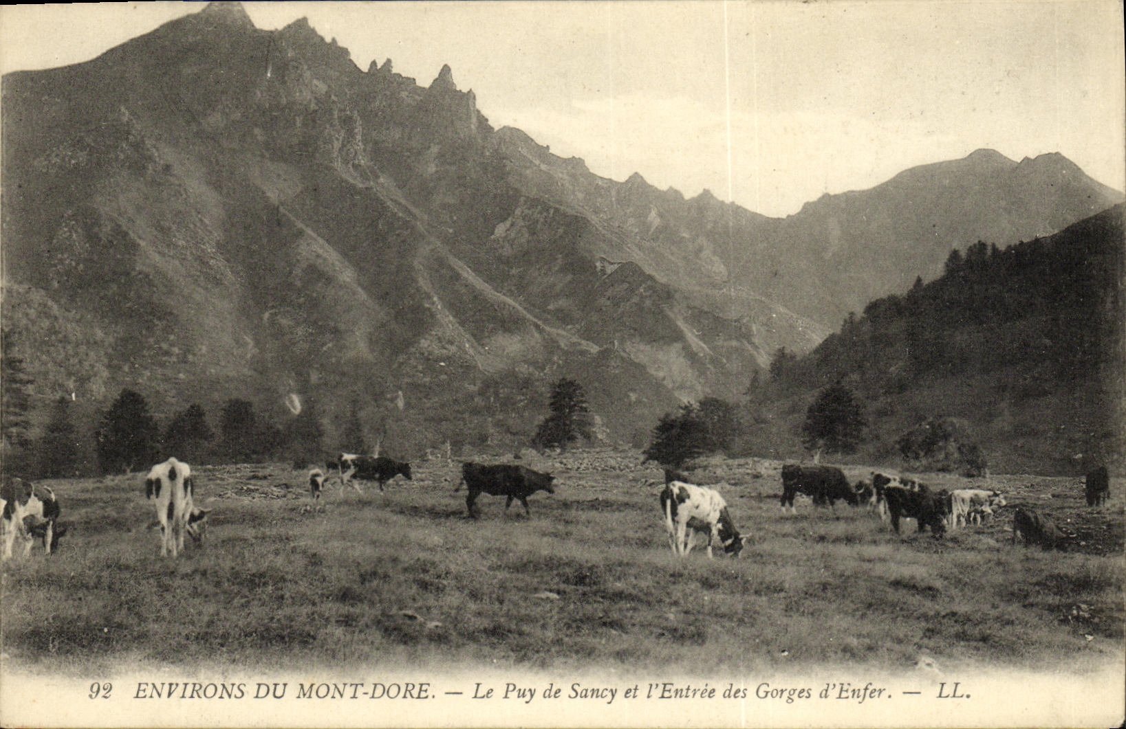 Environs du Mont-Dore — Le Puy de Sancy et l'Entrée des Gorges d'Enfer — LL.