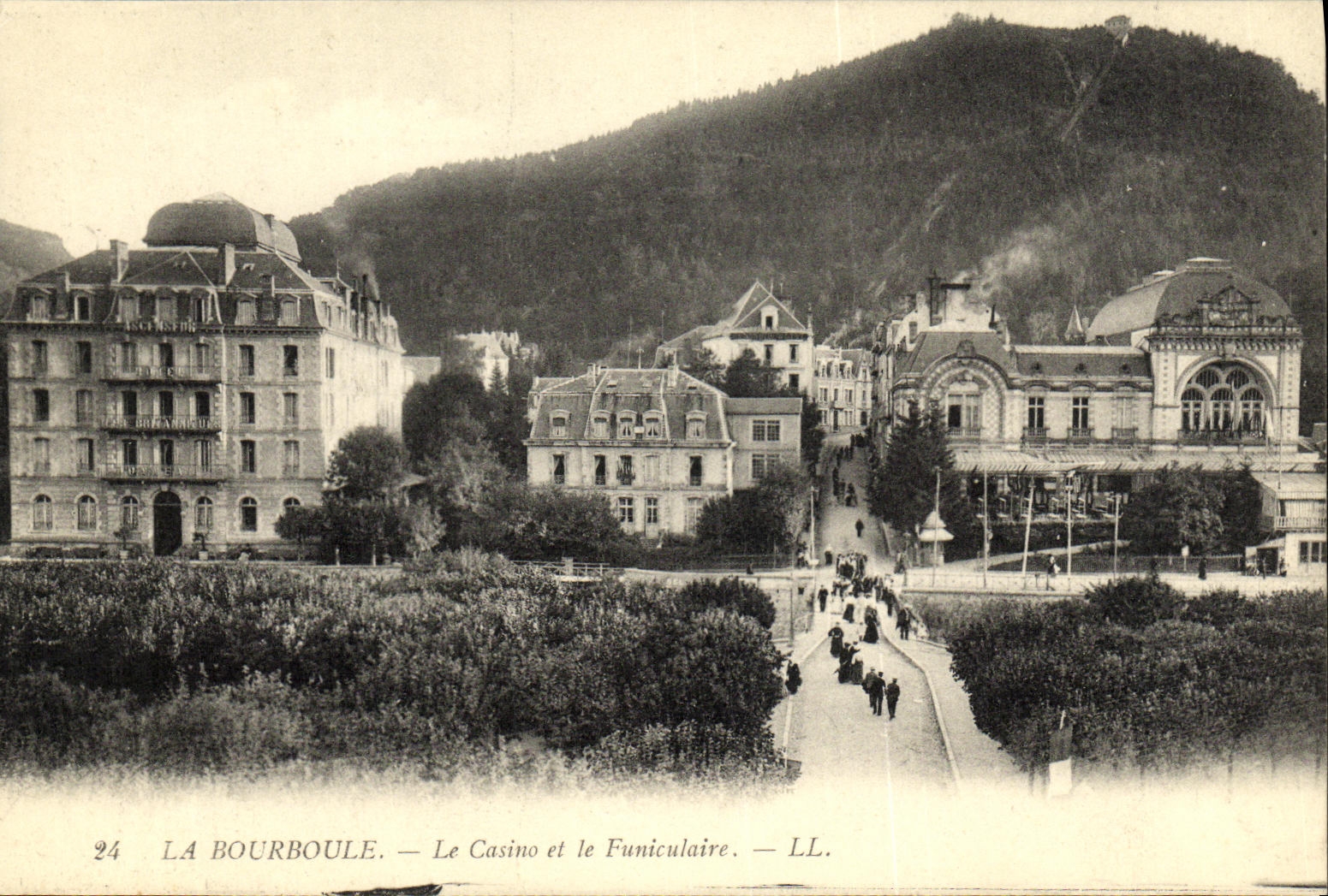 CPA La Bourboule Le casino et le funiculaire