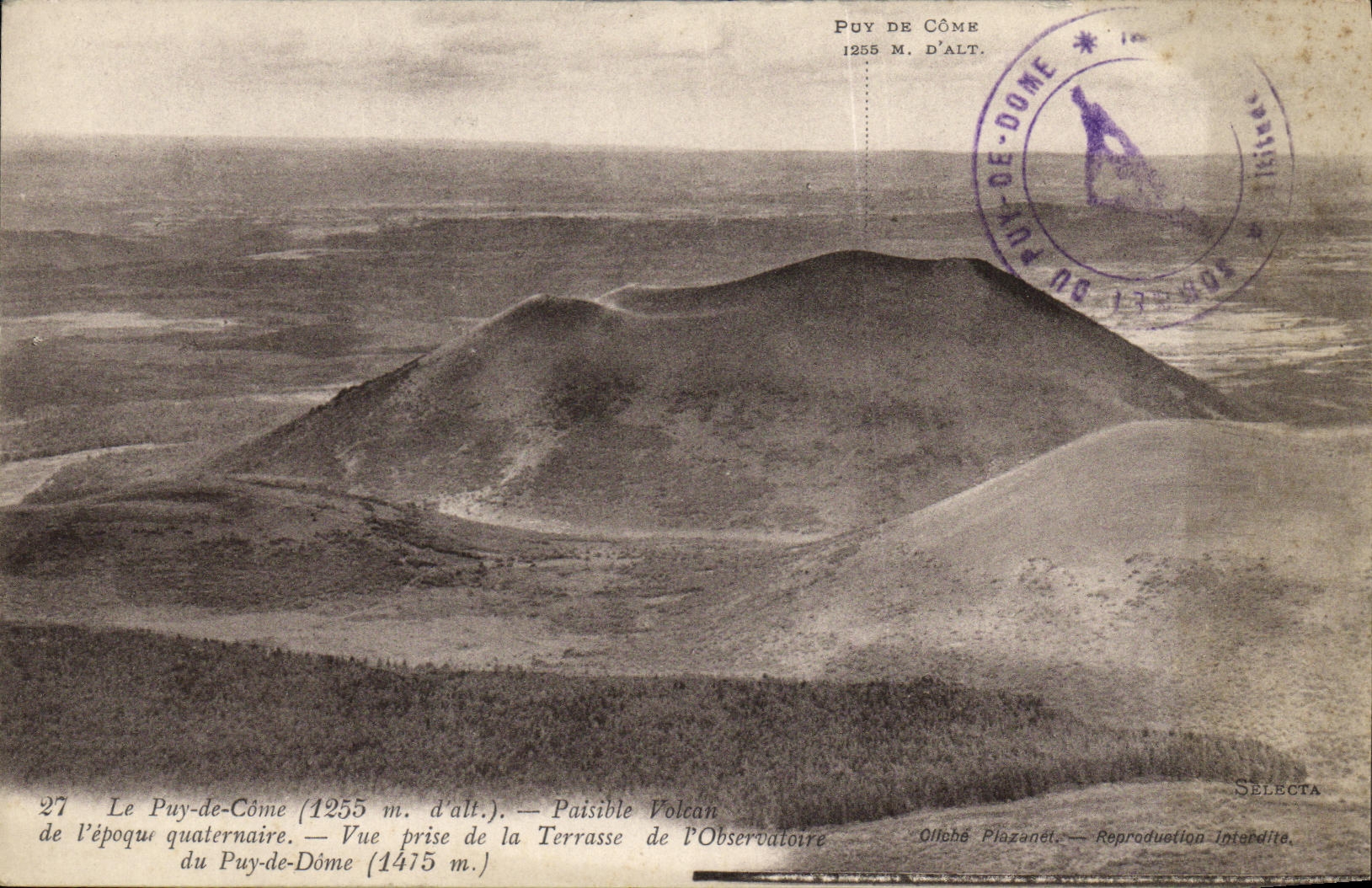 Le Puy-de-Côme (1255 m.) — Paisible Volcan de l'époque quaternaire — Vue prise de la Terrasse de l'Observatoire du Puy-de-Dôme (1475 m.) — Office Plazanet