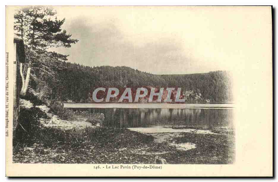 Le Lac Pavin (Puy-de-Dôme) — vue du lac entouré de forêts — Lib. Houge-Beaill, rue de l'Éco, Clermont-Ferrand, n°146 - Recto