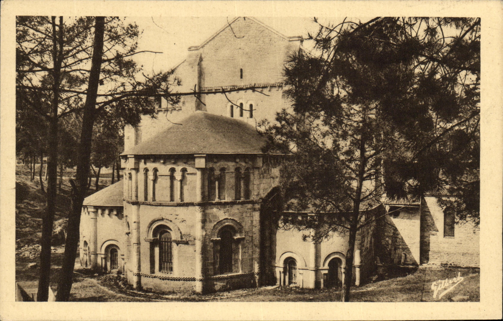 CPA Soulac sur Mer L Abside de L Eglise Notre Dame de la fin des terres