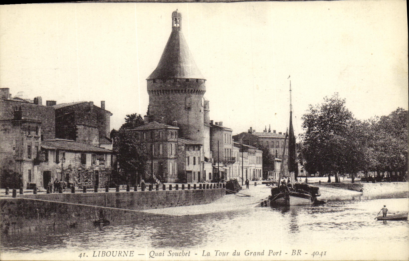 CPA Libourne Quai Souchet La Tour du Grand Port Bateau