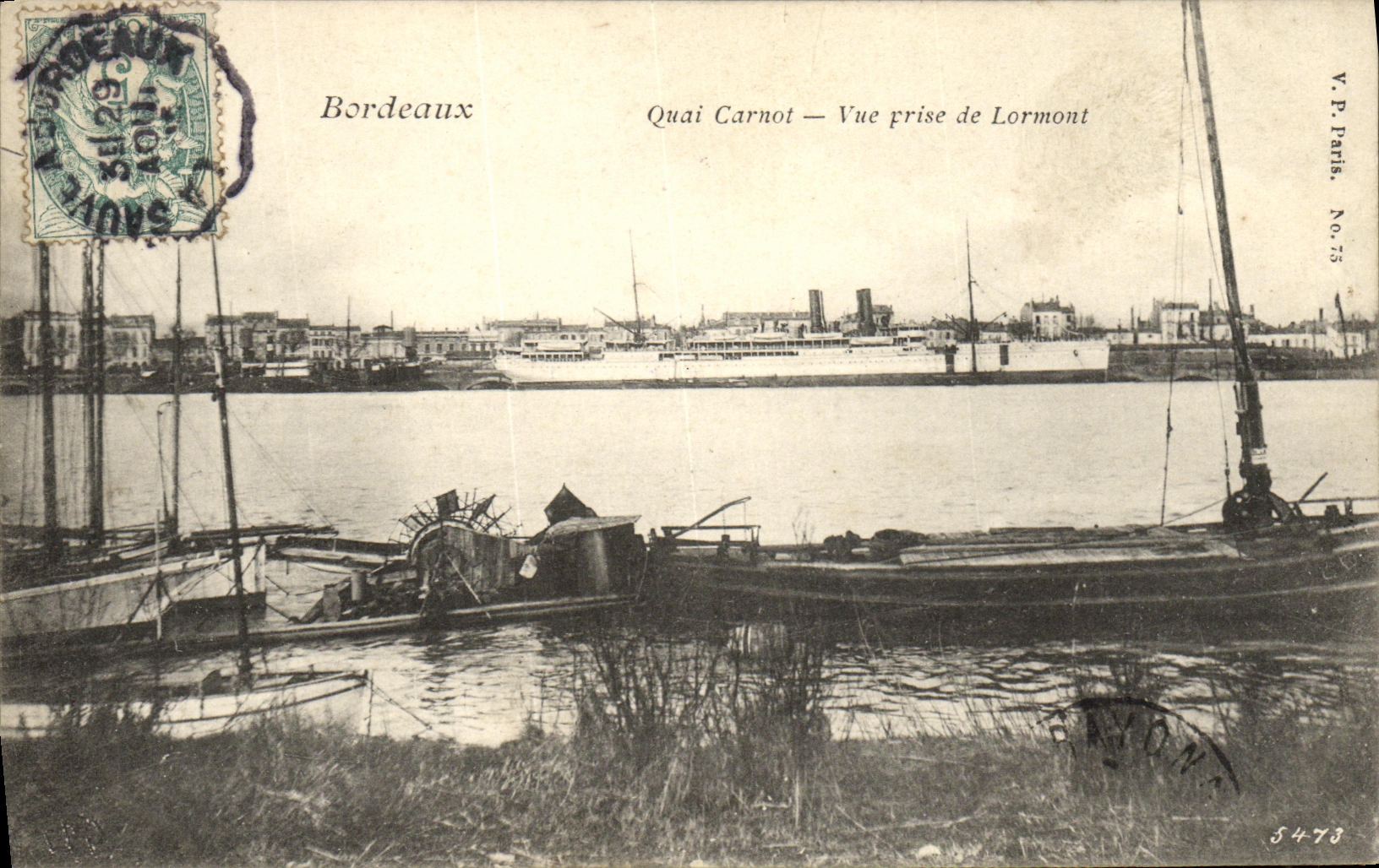 CPA Bordeaux Quai Carnot Vue Prise de Lormont Bateaux