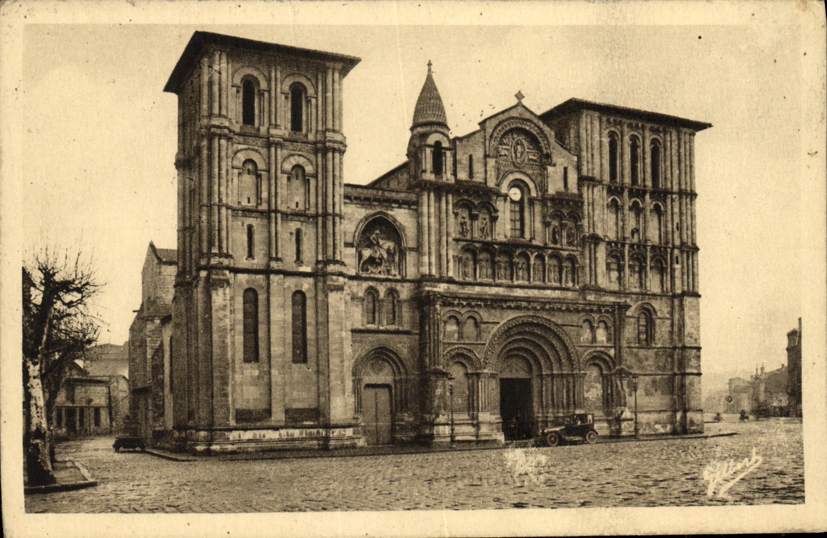 Cathédrale Sainte-Croix de Bordeaux — vue de la façade — éd. A. Gilbert, n° 4213
