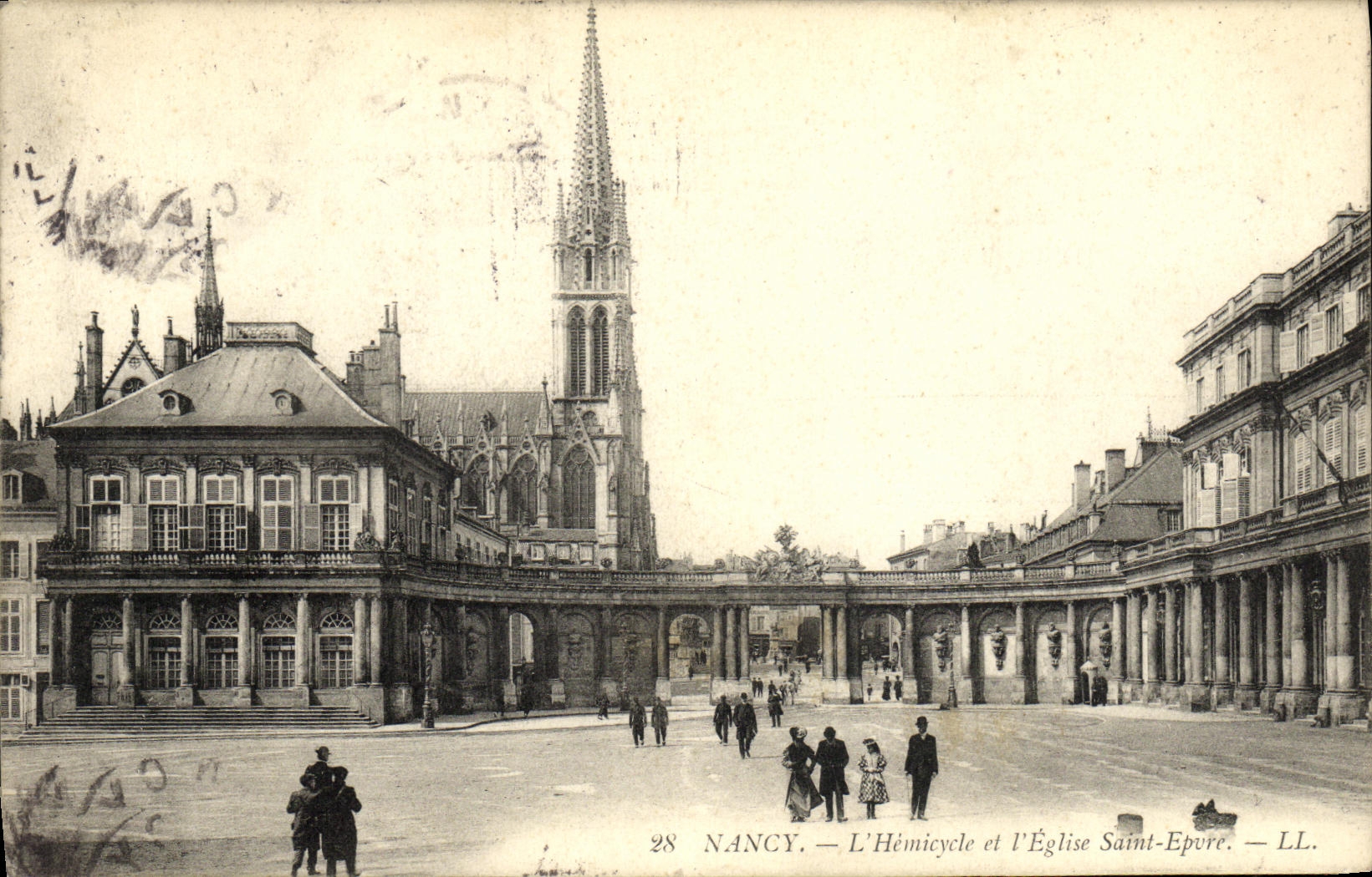 CPA Nancy L Hemicyle et L Eglise Saint Epvre