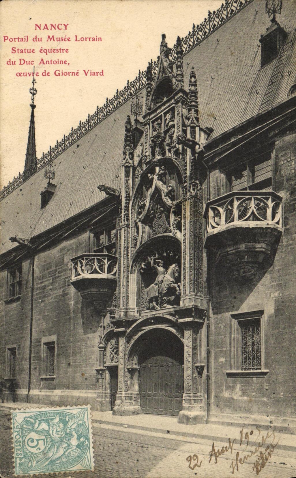 CPA Nancy Portail du Musee Lorrain Statue equestre du Duc Antoine 