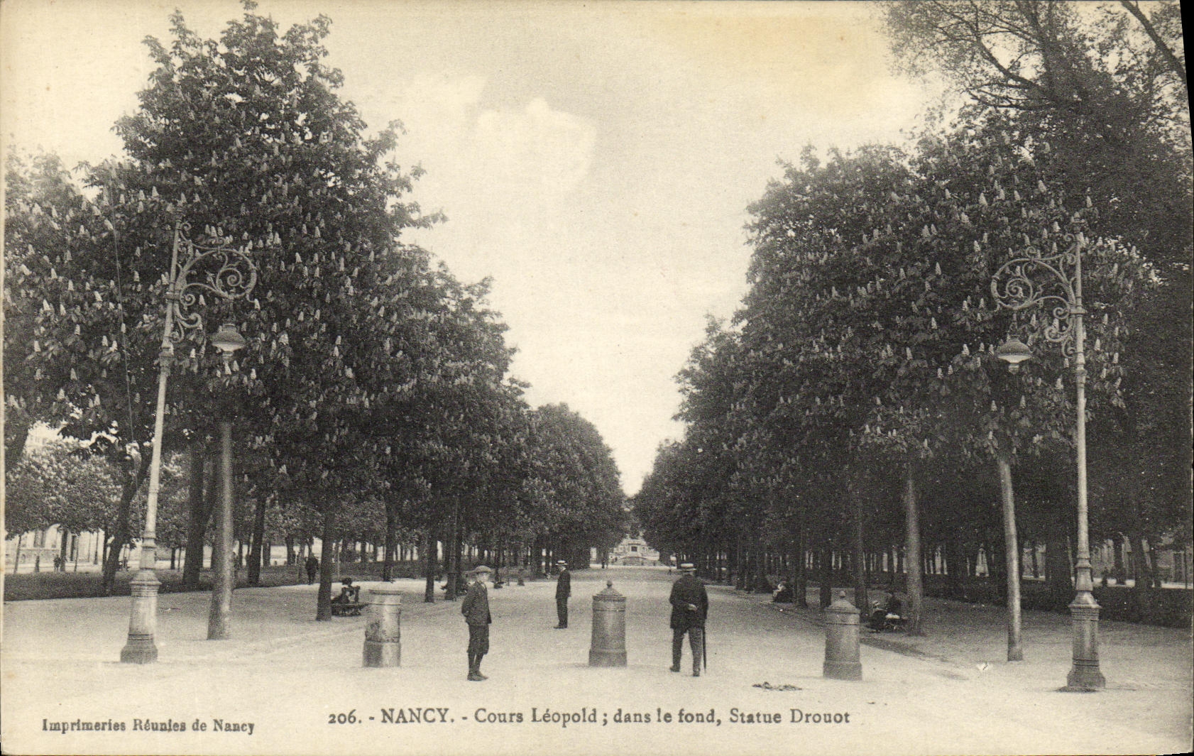 CPA Nancy Cours Leopold dans le fond Statue Drouot