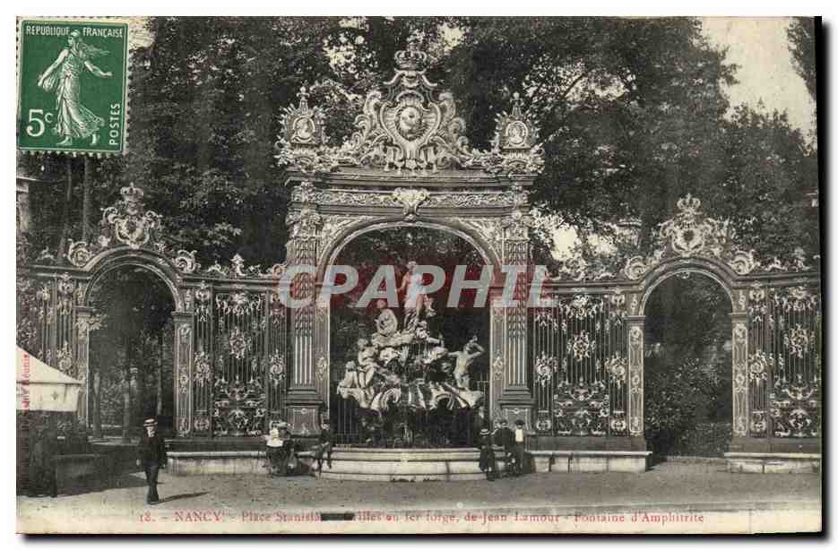 CPA Nancy Place Stanislas et grilles en fer forge de Jean Lamour Fontaine d amphitrite