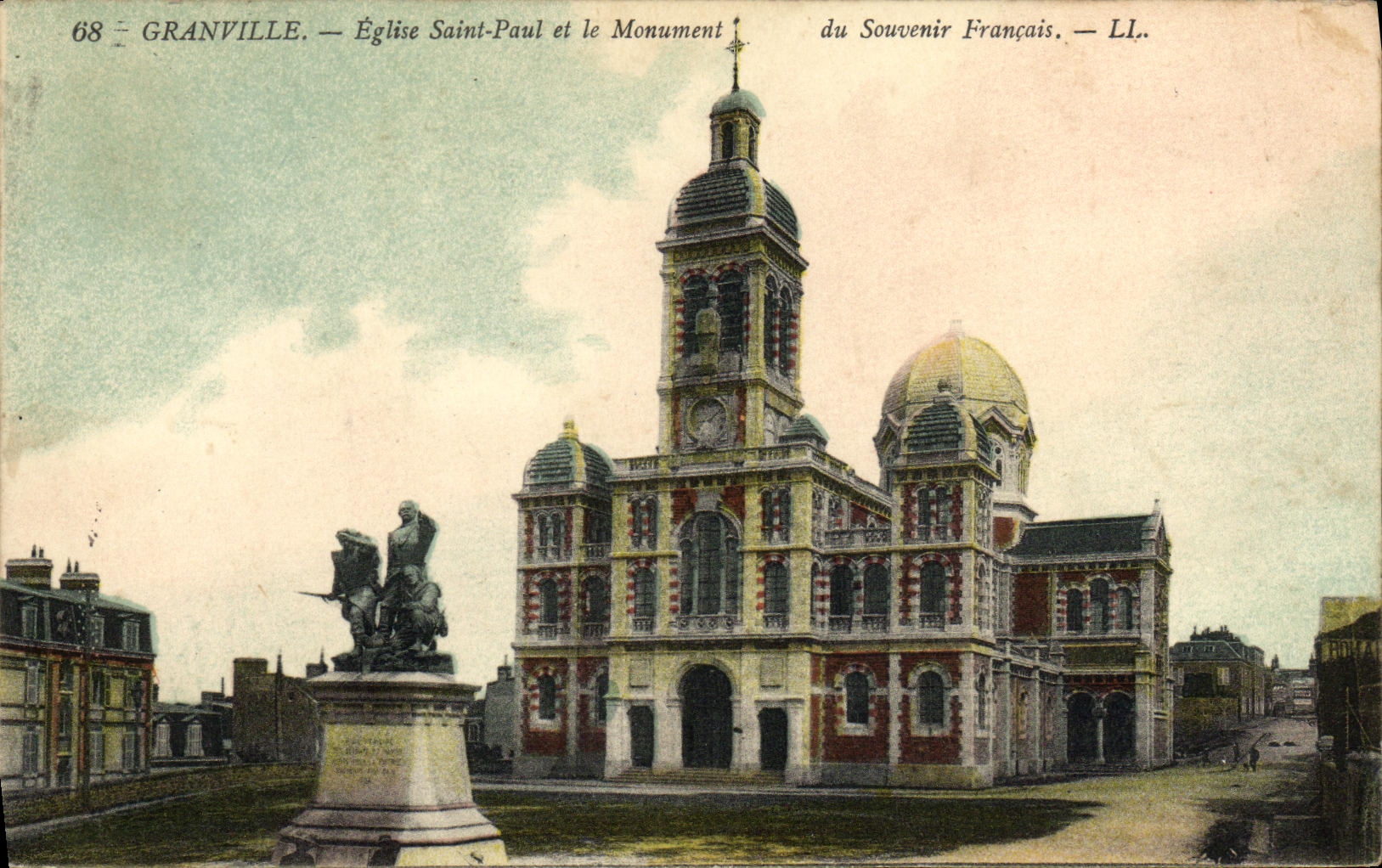 CPA Granville Eglise Saint Paul et le Monument du souvenir francais