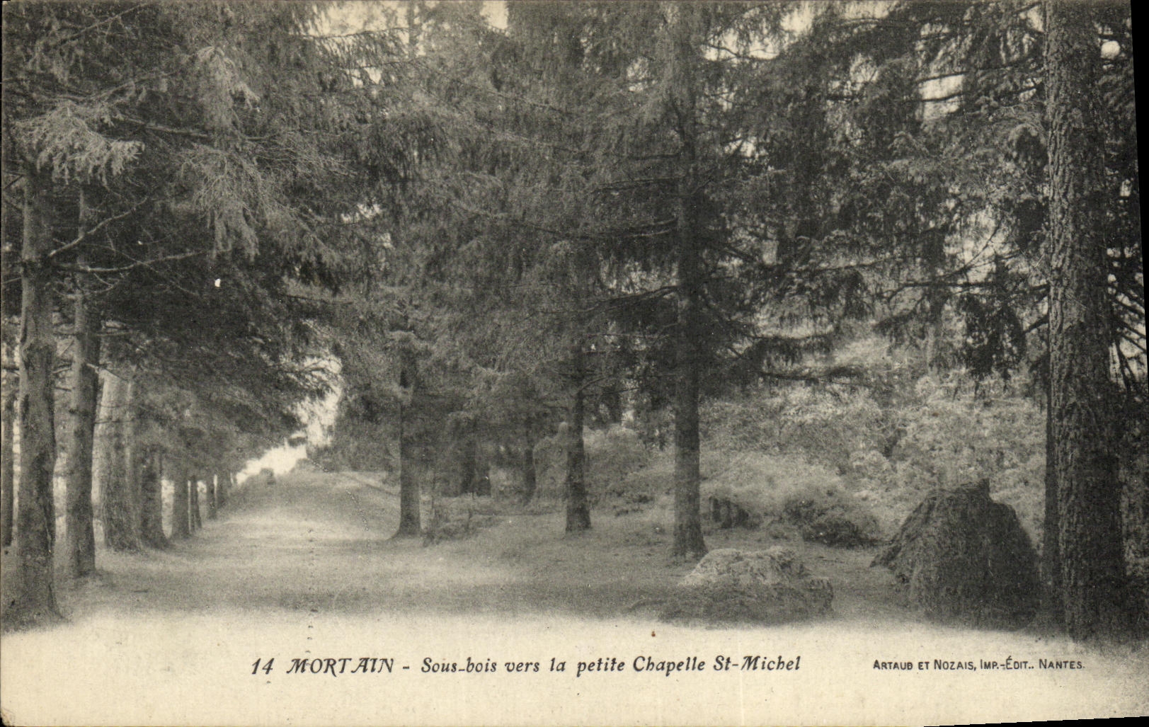 Mortain — Waldgebiet in Richtung der kleinen Kapelle St-Michel — Artaud et Nozaïs, gedruckt in Nantes