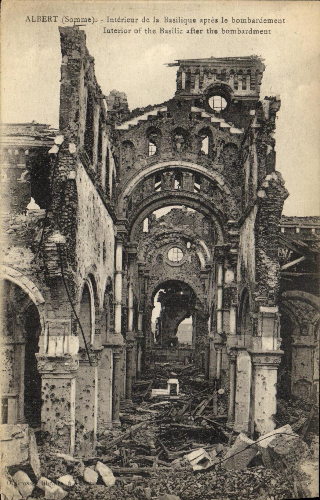 CPA Albert Interieur de la Basilique apres le Bombardement Militaria