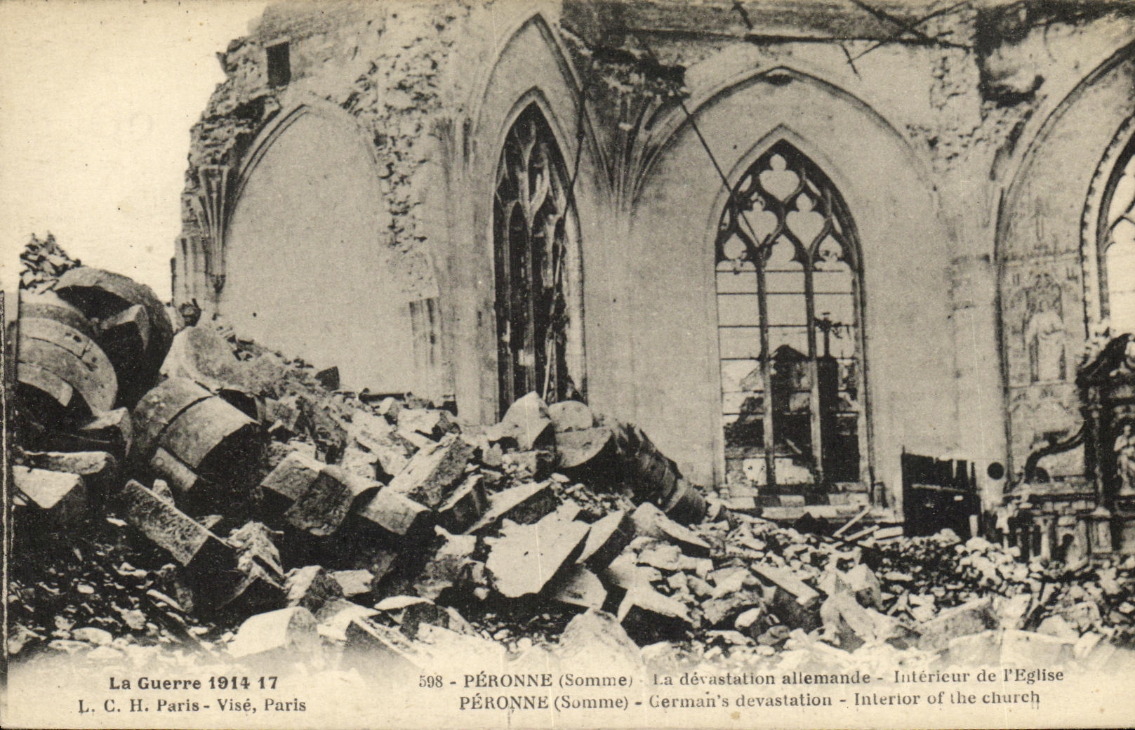 CPA Peronne La devastation allemande Interieur de l eglise Militaria 