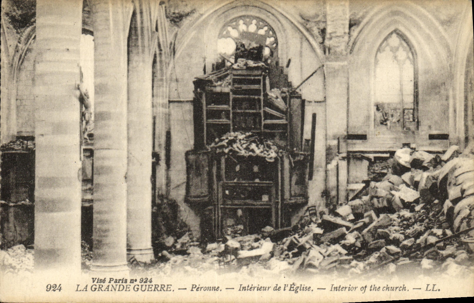 CPA La Grande Guerre Peronne Interieur de L Eglise Militaria