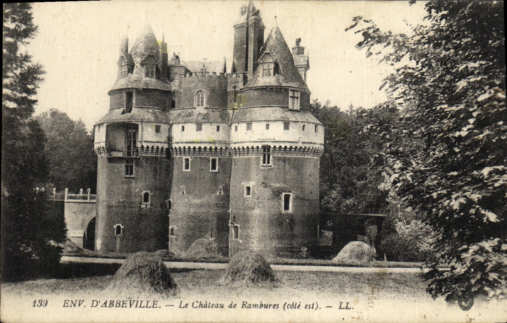 CPA Environs d Abbeville Le Chateau de Rambures