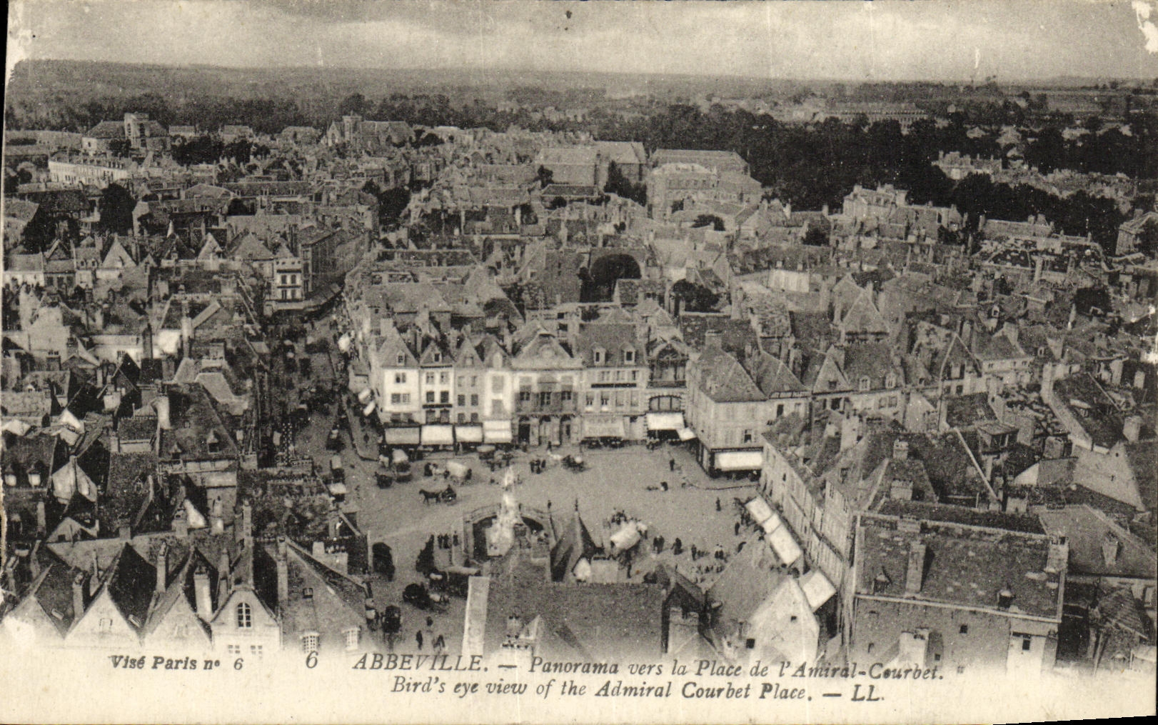 CPA Abbeville Ponorama Vers la Place de L Amiral Courbet