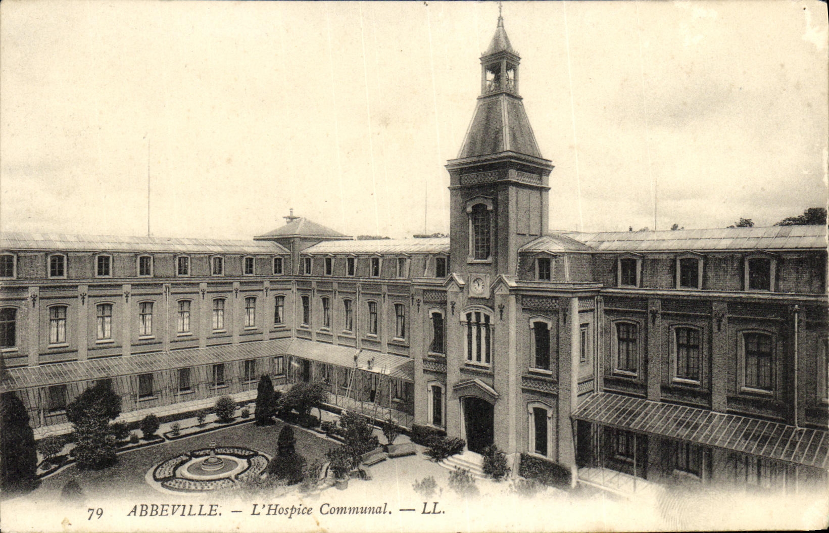 CPA Abbeville L Hopice Communal