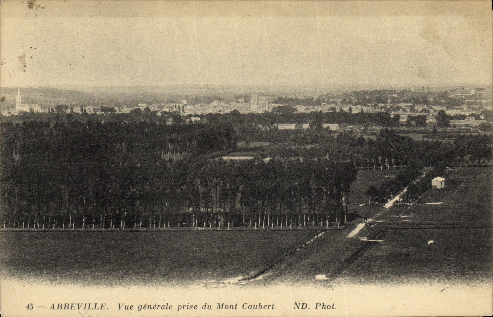 CPA Abbeville Vue Generale Prise du Mont Caubert
