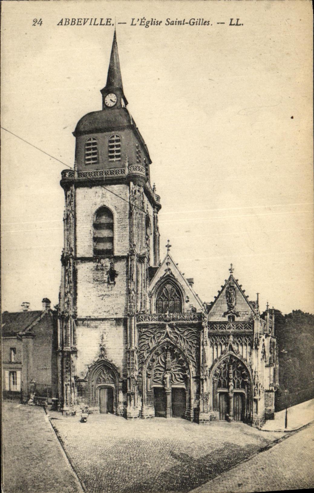 CPA Abbeville L Eglise Saint Gilles