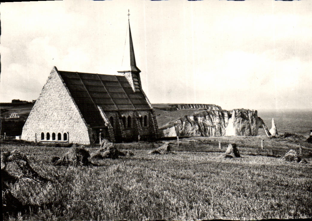 CPM Etretat Chapelle N D de la Grande ou des Marins