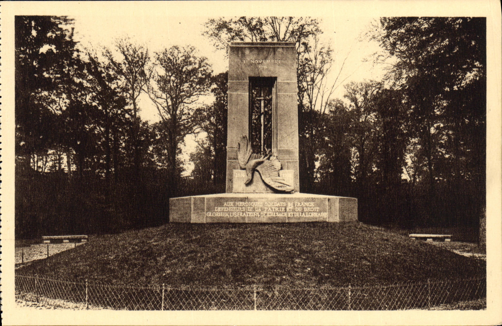 Monument du "Matin" — Clairière de l'Armistice — Forêt de Compiègne — par Ed. Brandt