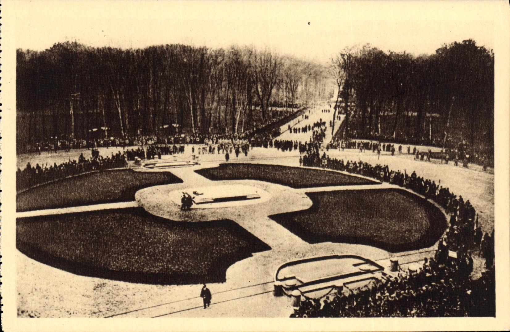 Forêt de Compiègne — Clairière de l'Armistice — Vue générale (Cl. Hurin)