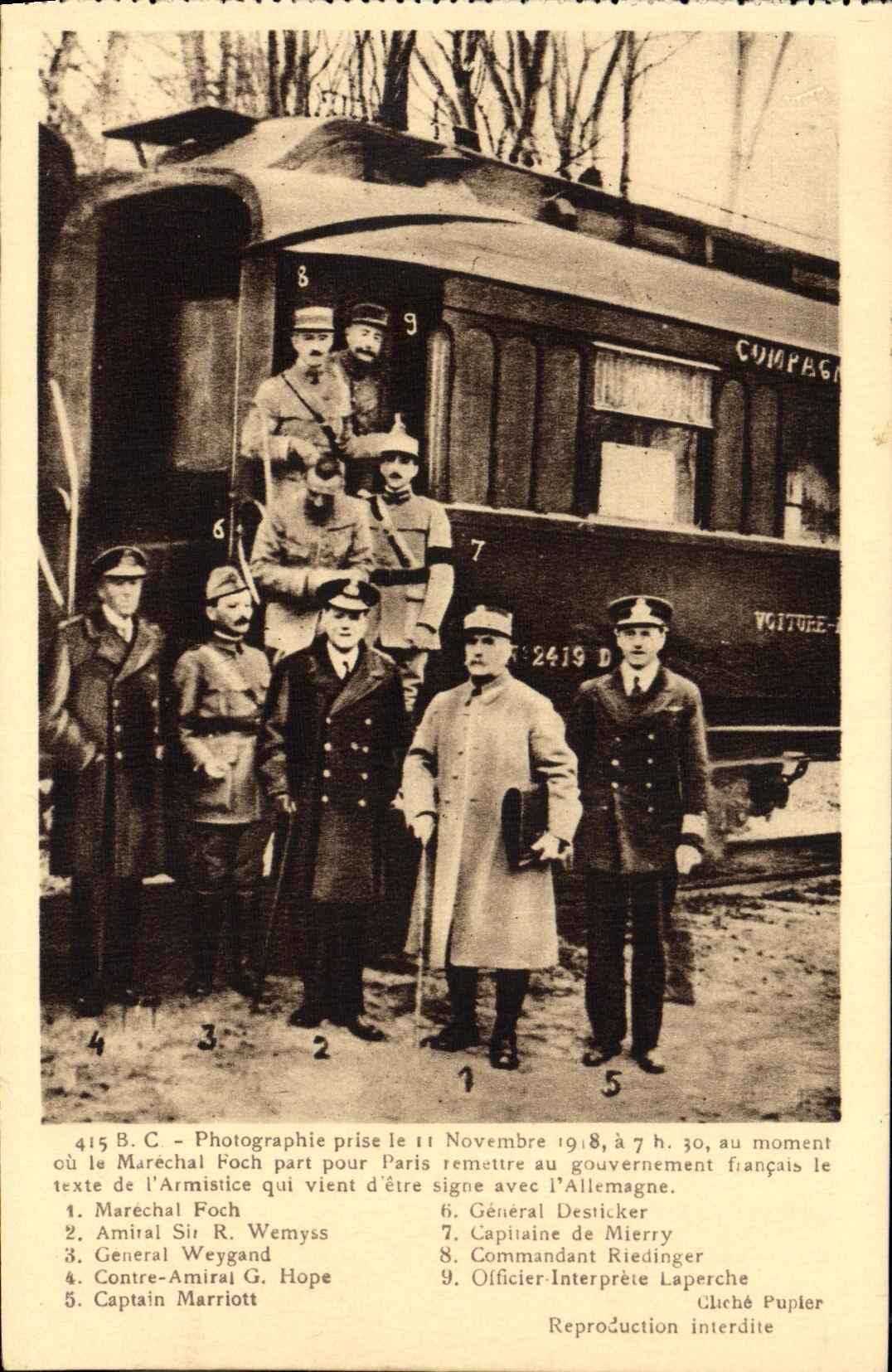 CPA Photographie prise le Novembre au moment ou la Marchel Foch part pour Paris remettre au gouverment francais le texte