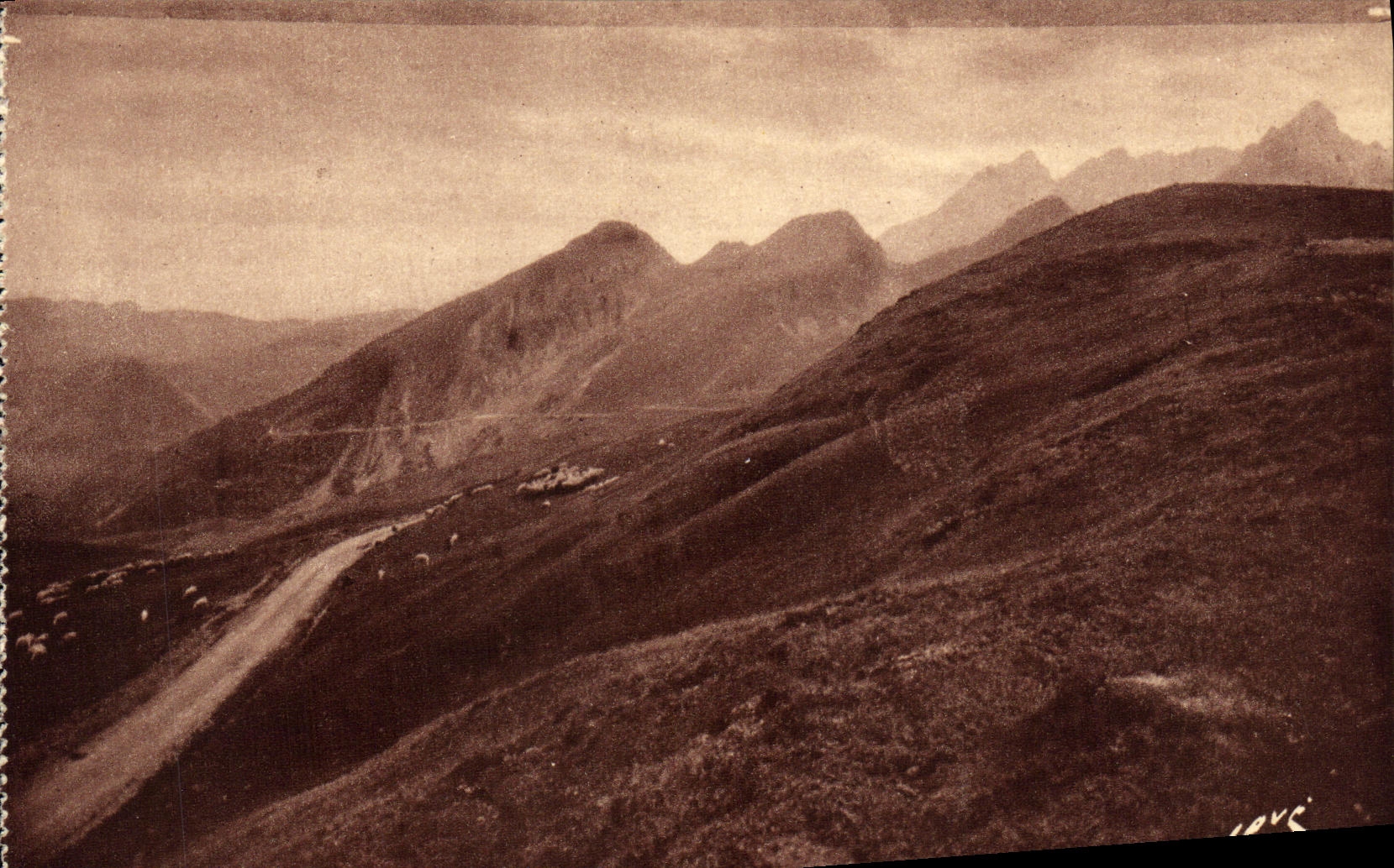 Route thermale du Col d'Aubisque — Les pâturages aux bords de la Route — Éditions Jové, Pau
