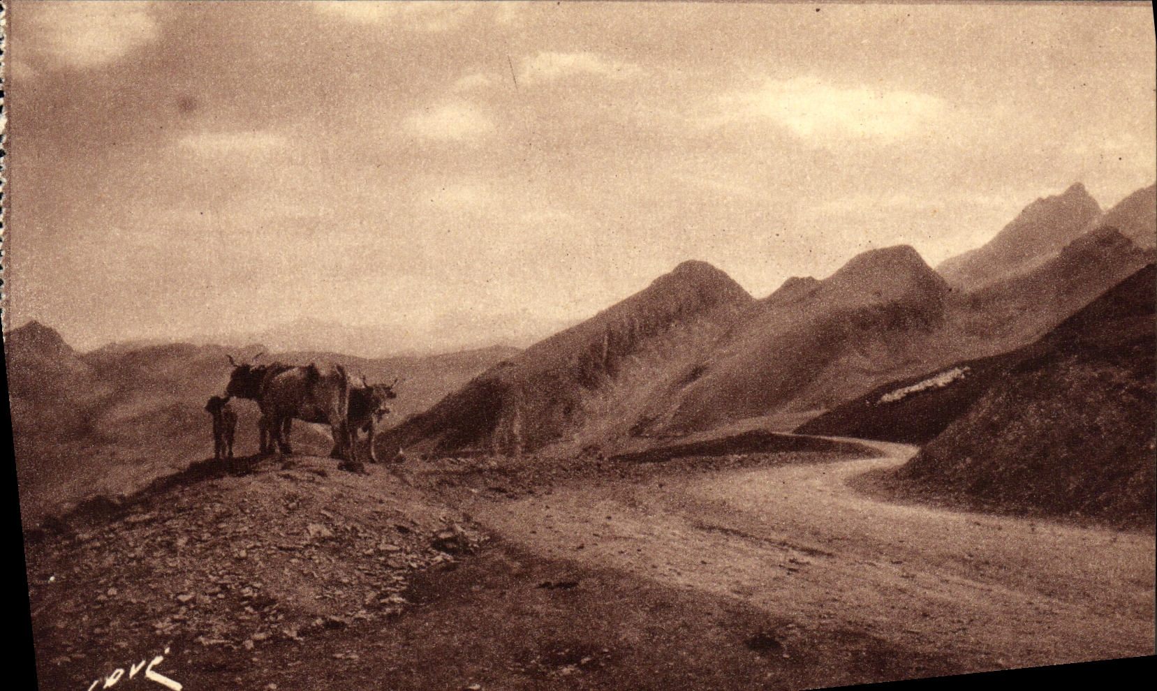 Route thermale du col d'Aubisque — Au sommet — la descente sur Argelès — Éditions Jové, Pau (B.P.)