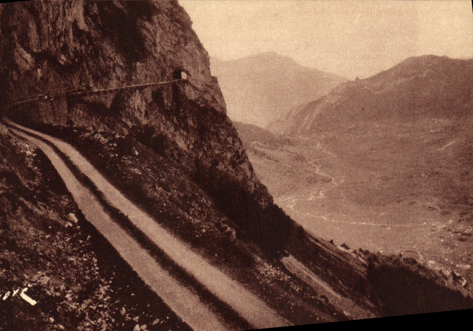 Thermische Route des Aubisque-Passes — Der Bazzen-Felsen-Tunnel — Éditions Jové, Pau (B.P.)