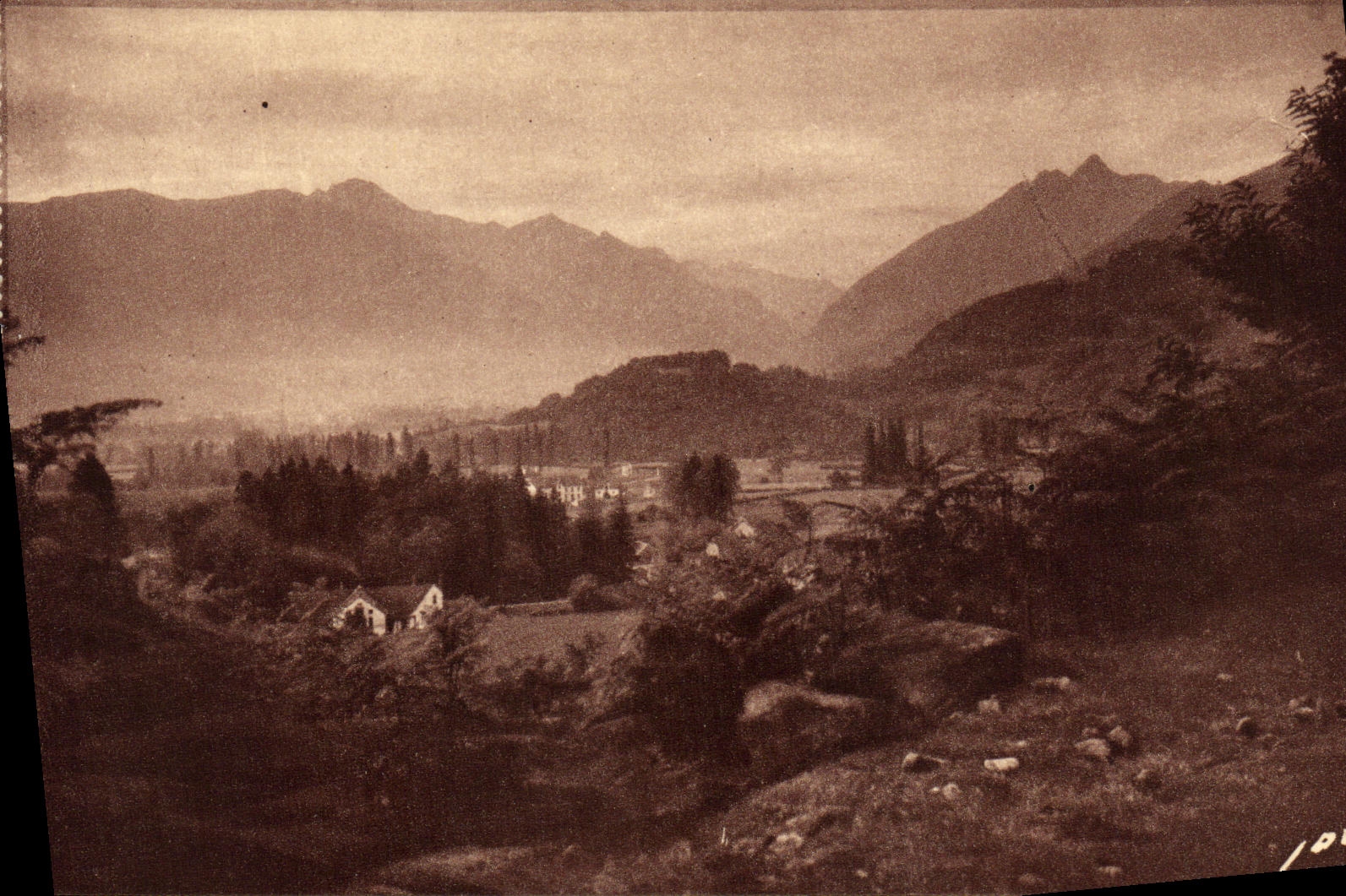Argelès-Gazost — Pic de Viscos, Vallées d'Argelès et de Pierrefitte, vers Eaux-Bonnes — Éditions Jové, Pau
