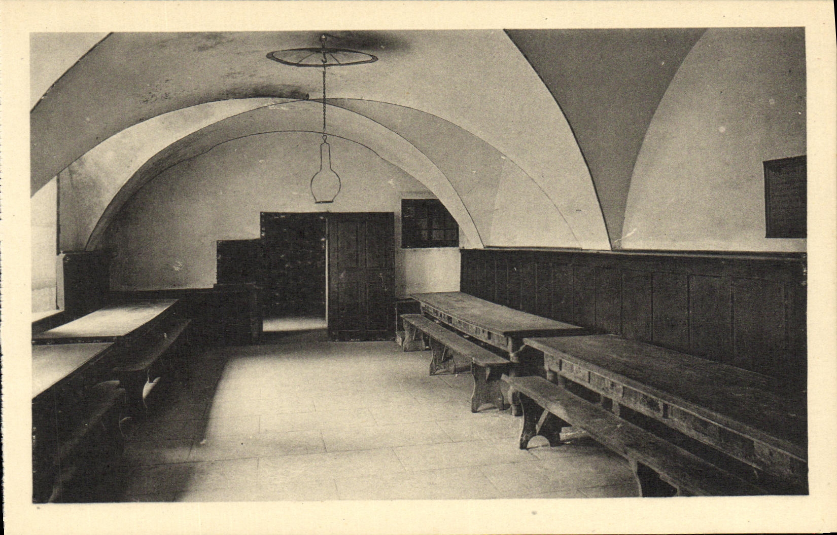 Monastère de la Grande Chartreuse — Réfectoire des domestiques — Édition des Monuments Historiques