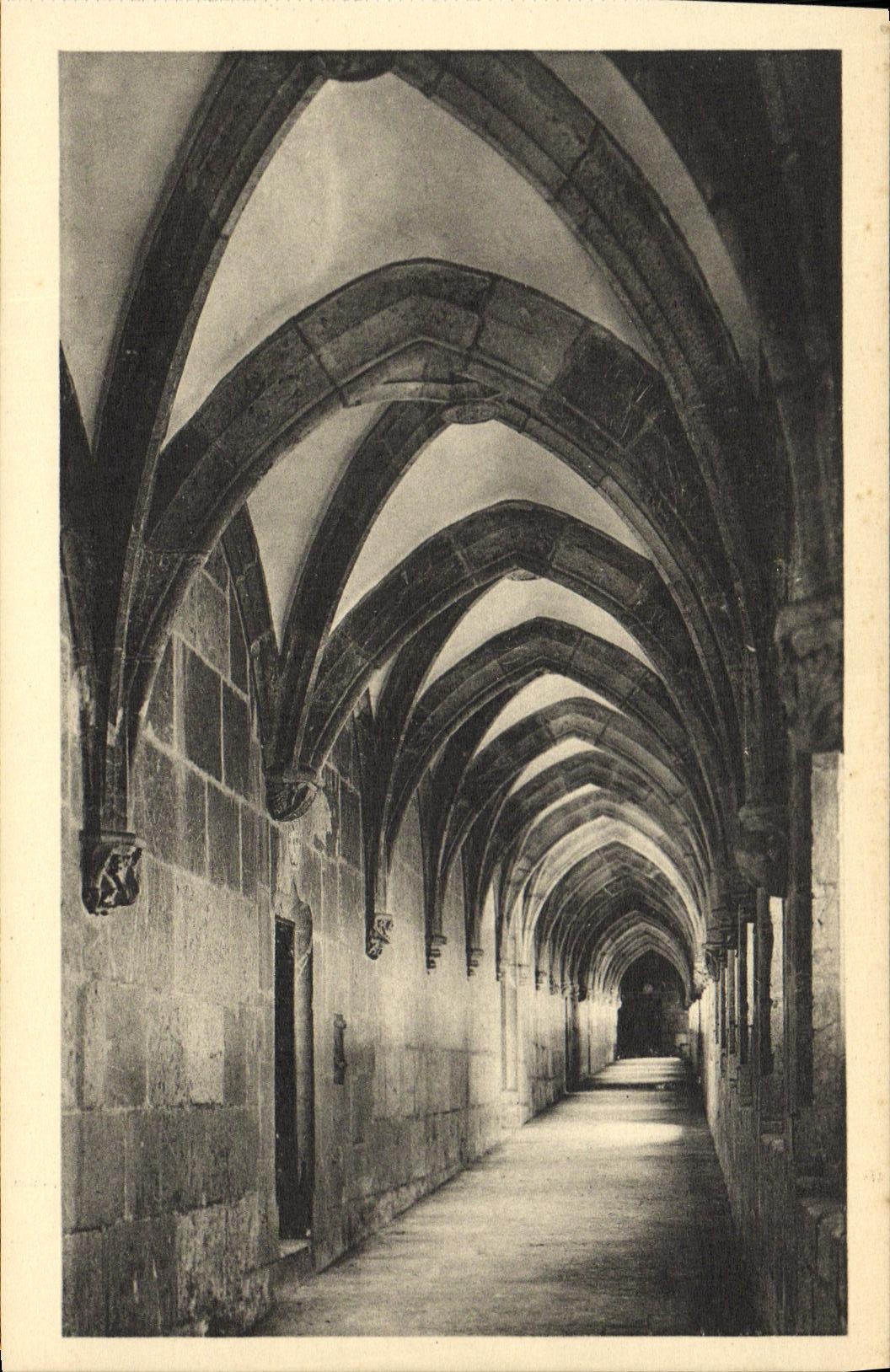 Monastère de la Grande Chartreuse — Grand Cloître (Partie Nord) — Édition des Monuments Historiques, Paris