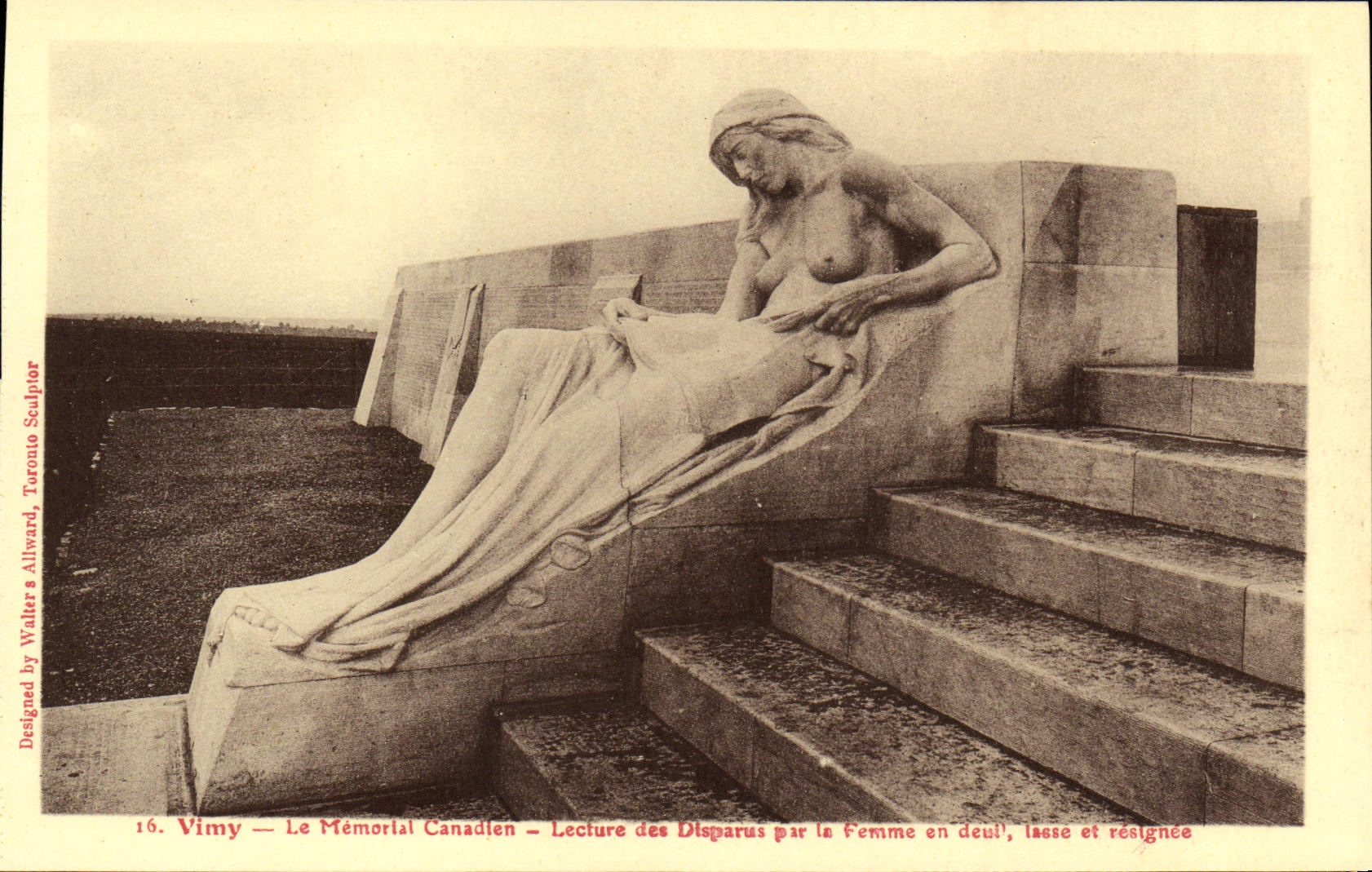 CPA Vimy Le Memorial Canadien Lecture des disparius par la femme en deuil lasse et resignee Militaria